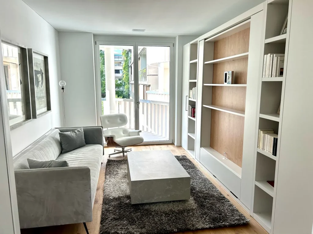 Libreria girevole Doppio TV Rack con letto matrimoniale aperto
